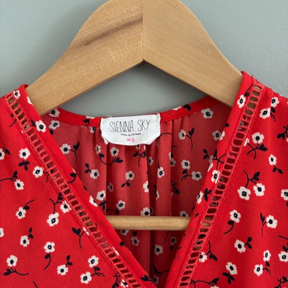 Red + Floral Sienna Sky Blouse - Picture 4 of 10